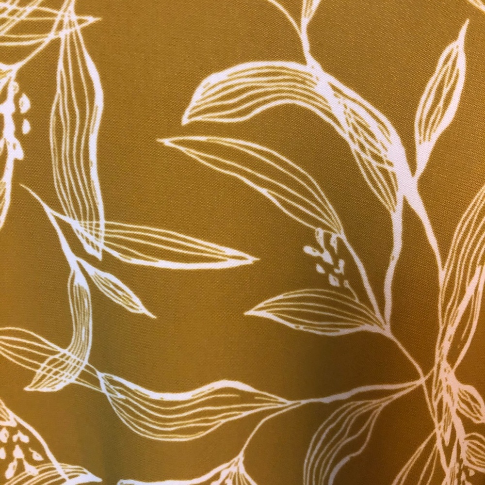 Yellow leaf pattern blouse - Picture 2 of 4